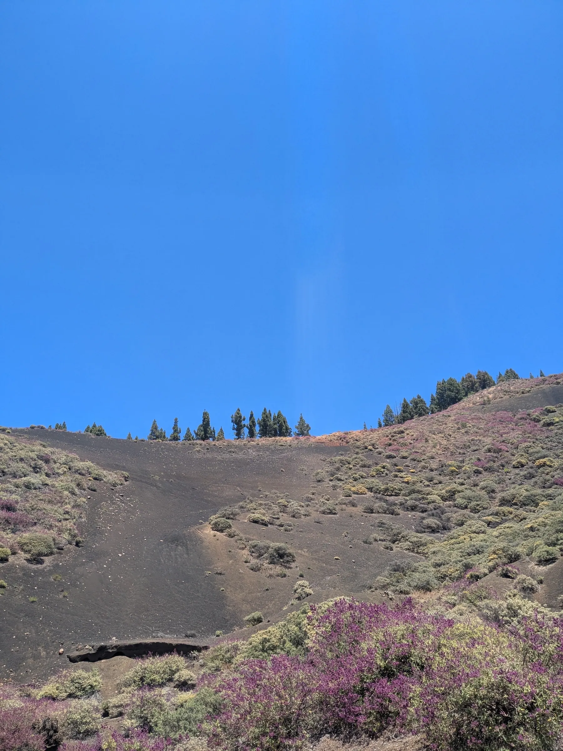A rocky volcanic-sand formation beside the road near Mirador de los Garajes
