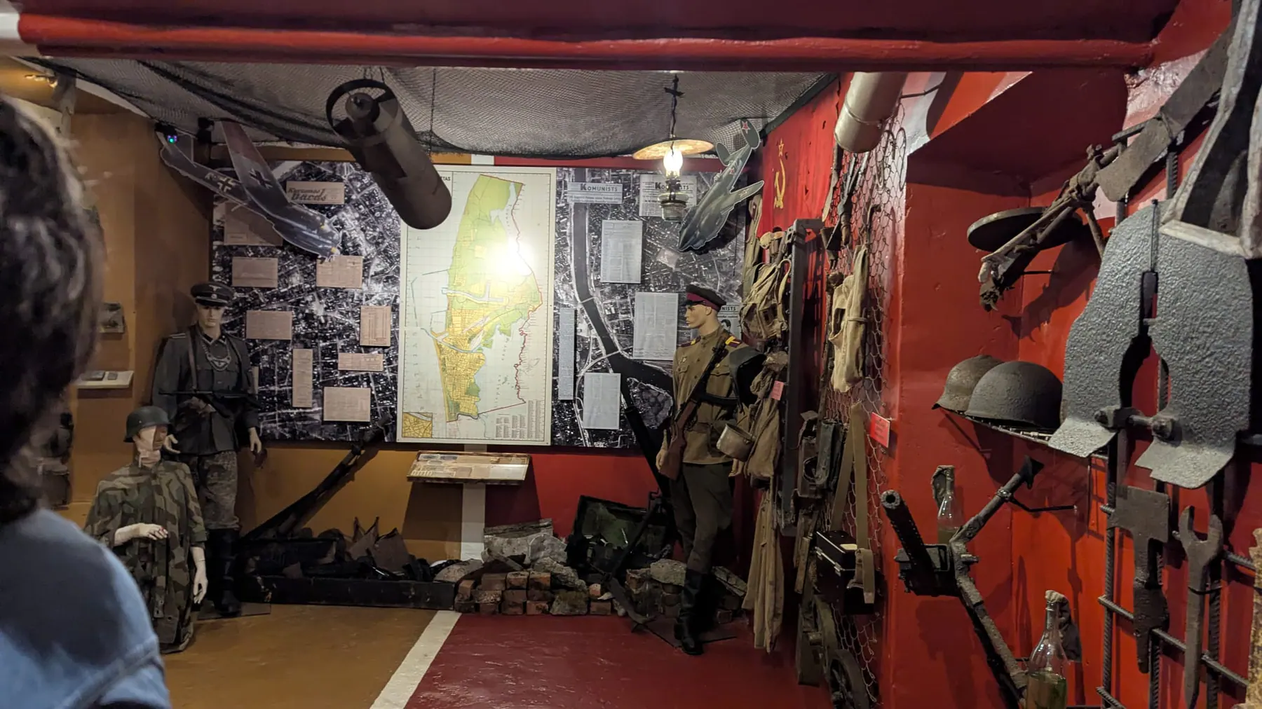 Una sala ambientada en la época soviética dentro de la Prisión de Karosta