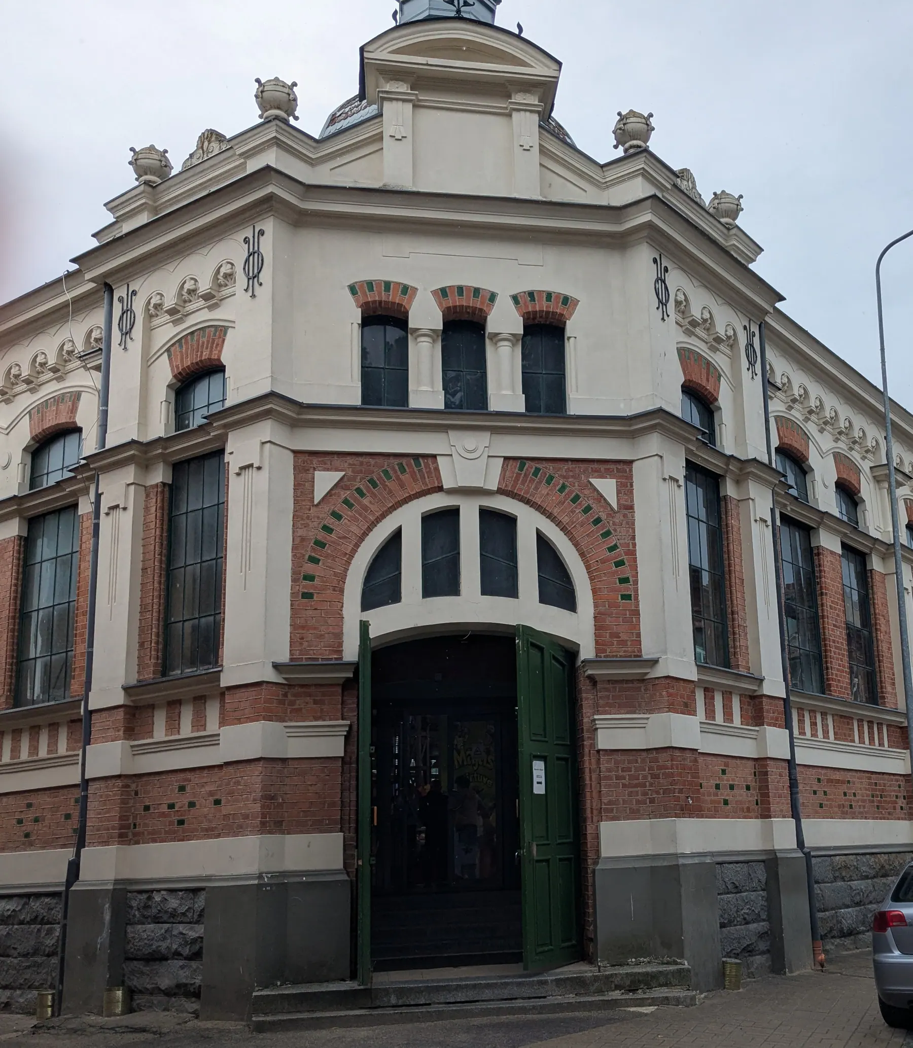 El exterior histórico de ladrillo del Mercado de Pedro