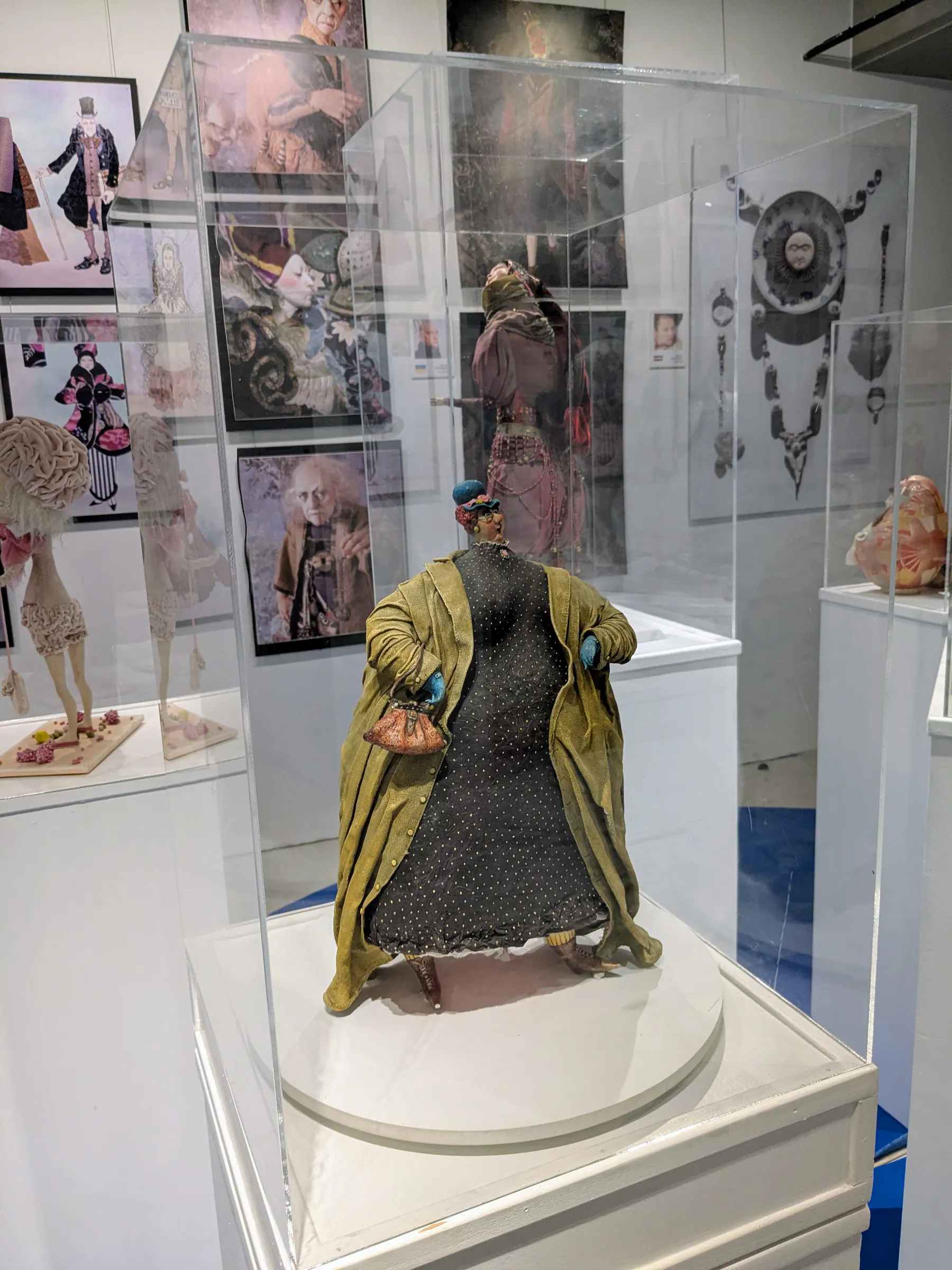 Una muñeca antigua expuesta en Galerija Romas dārzs