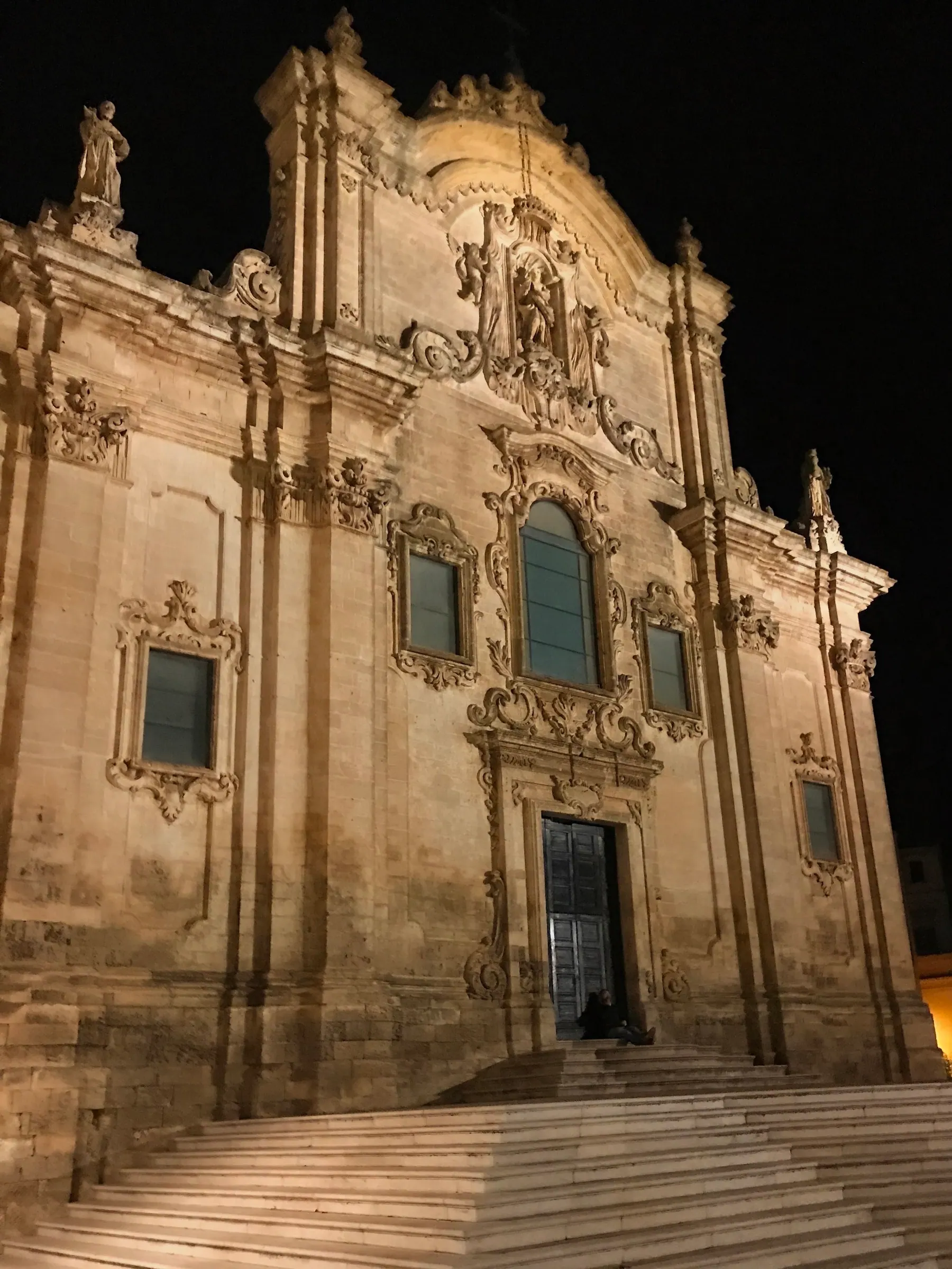 Fachada ornamentada de la Chiesa del Purgatorio en Matera