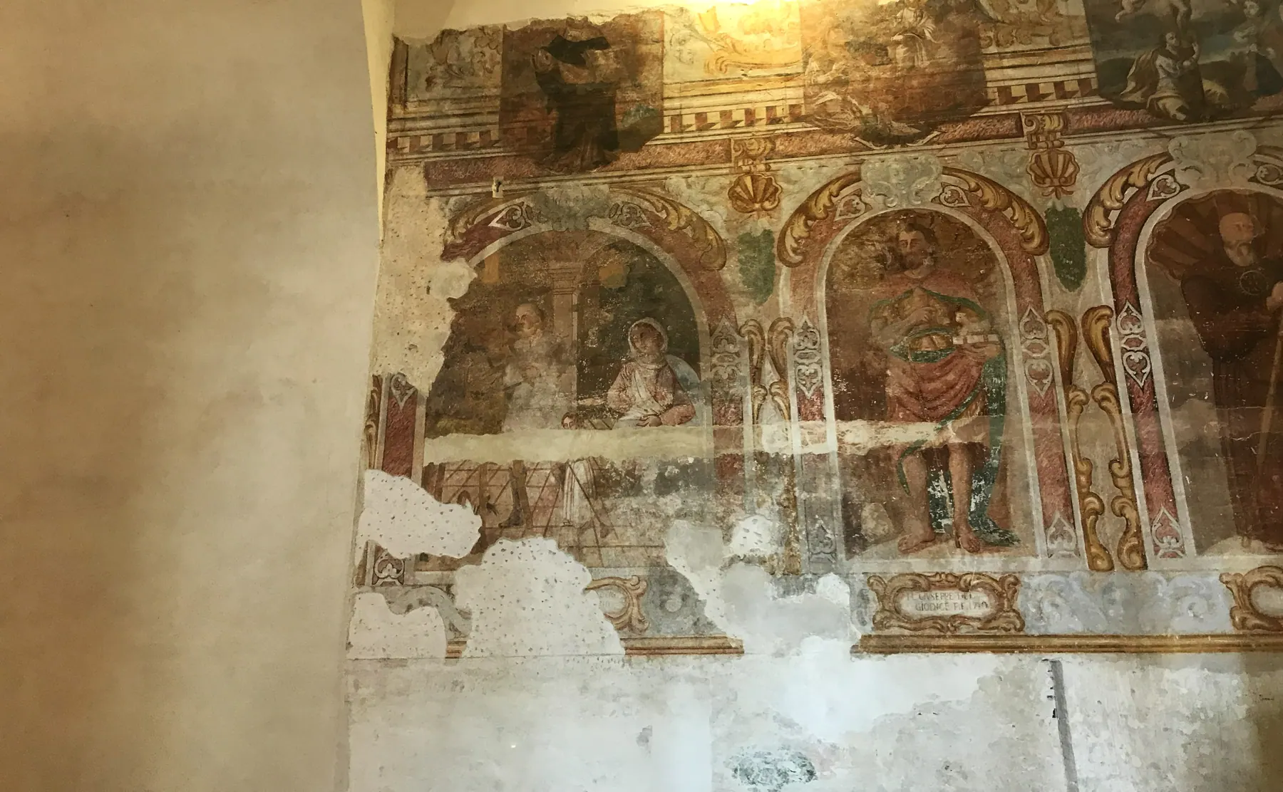Frescos en el interior del Ex Ospedale di San Rocco