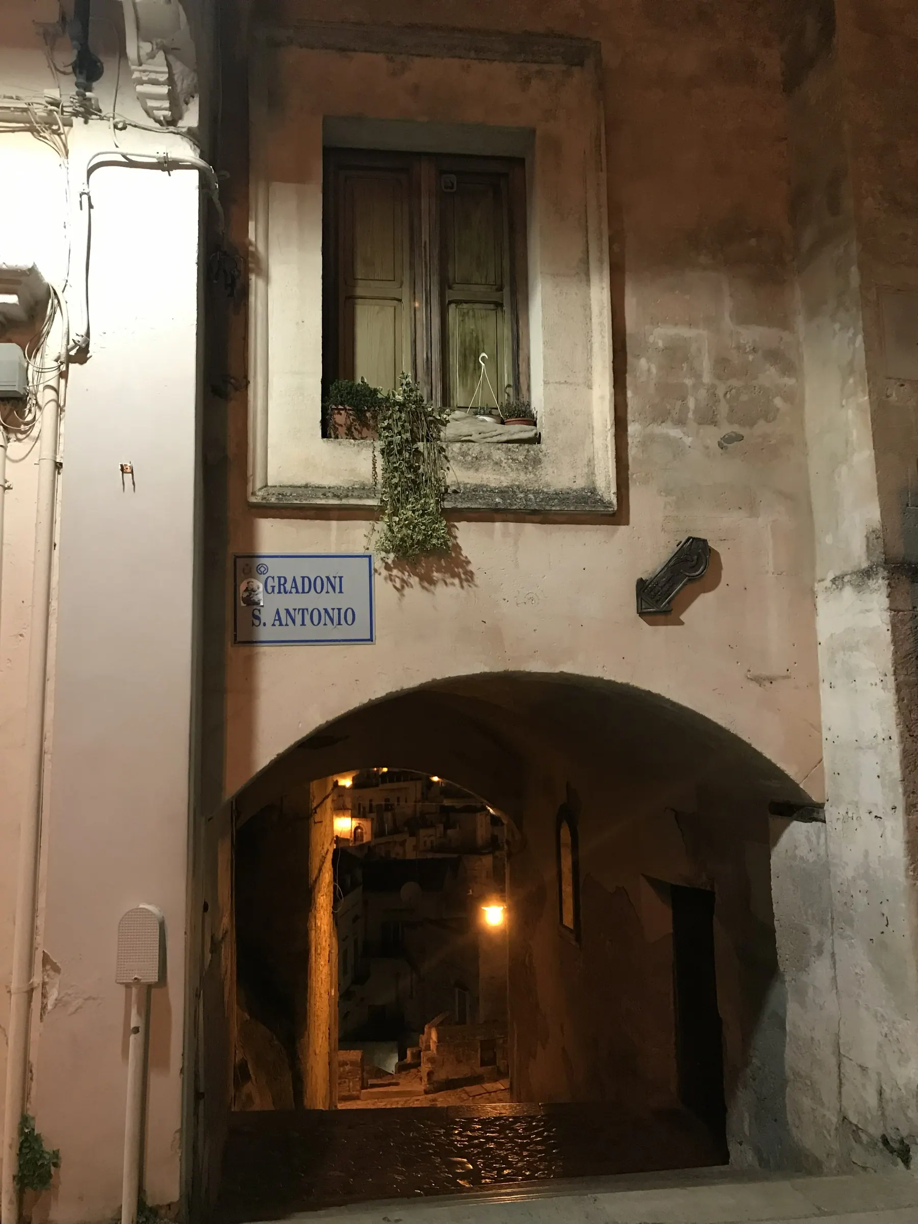 Porta di Suso en el camino hacia la catedral de Matera