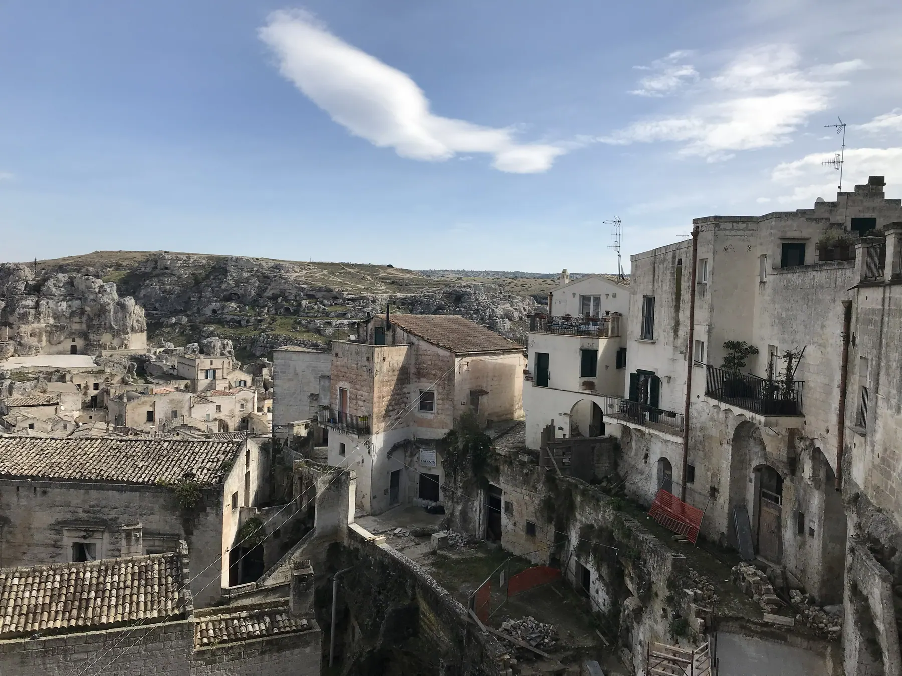 Una vista de los Sassi desde Piazza Pascoli