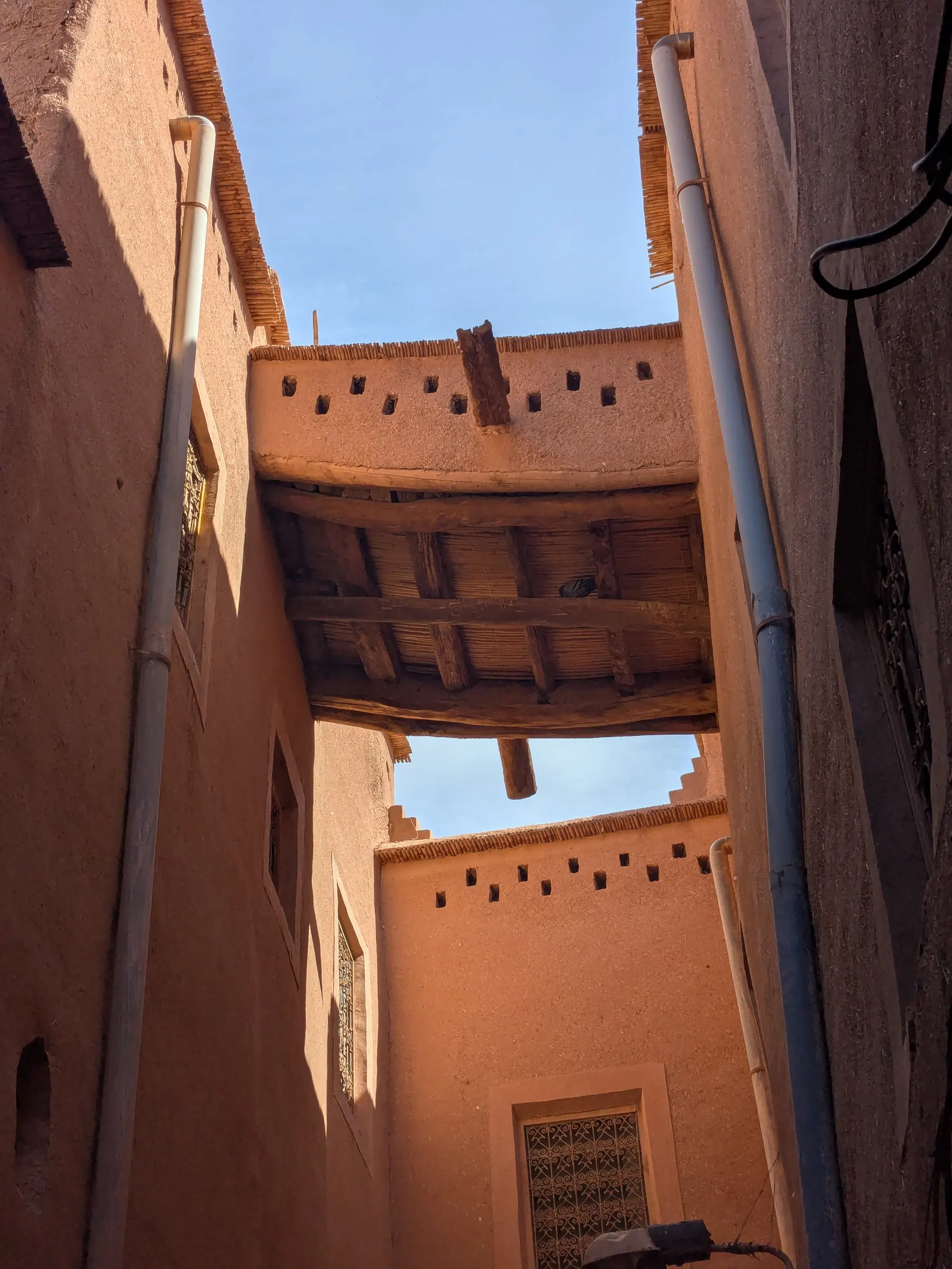 A narrow earthen passageway in Tinghir