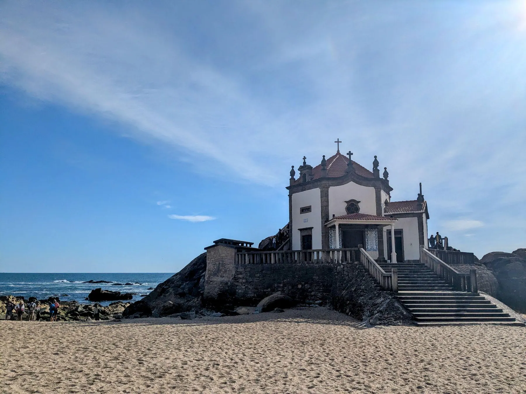 Capela do Senhor da Pedra by the sea near Porto