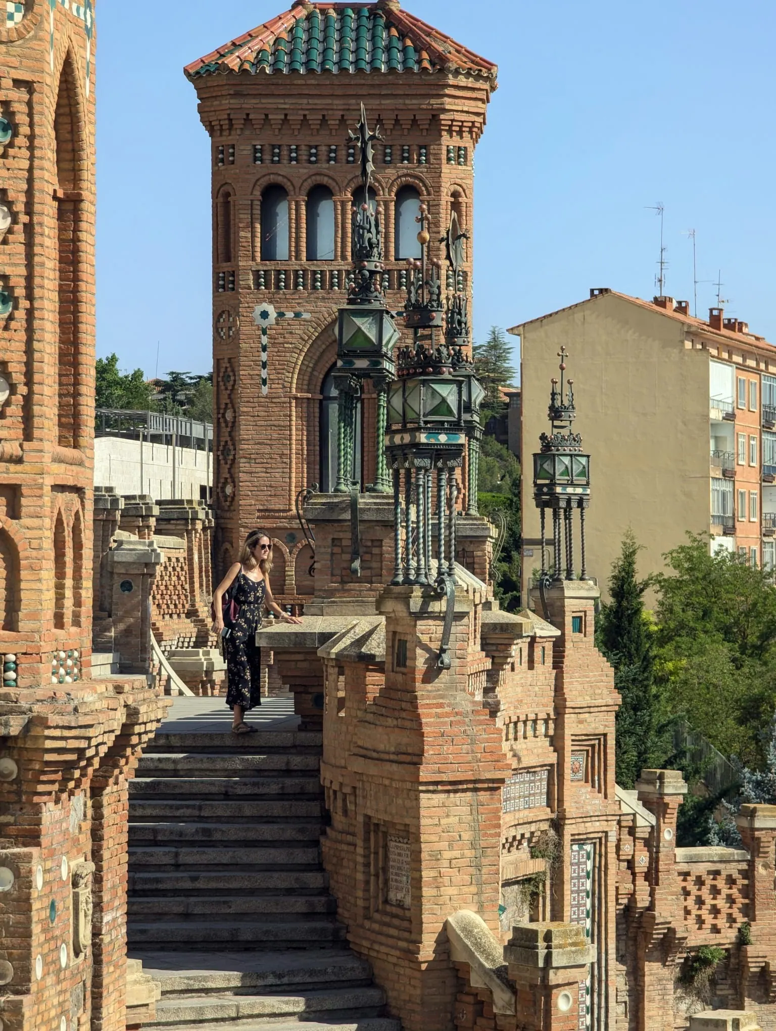 A traveler on the upper flights of the Escalinata del Óvalo