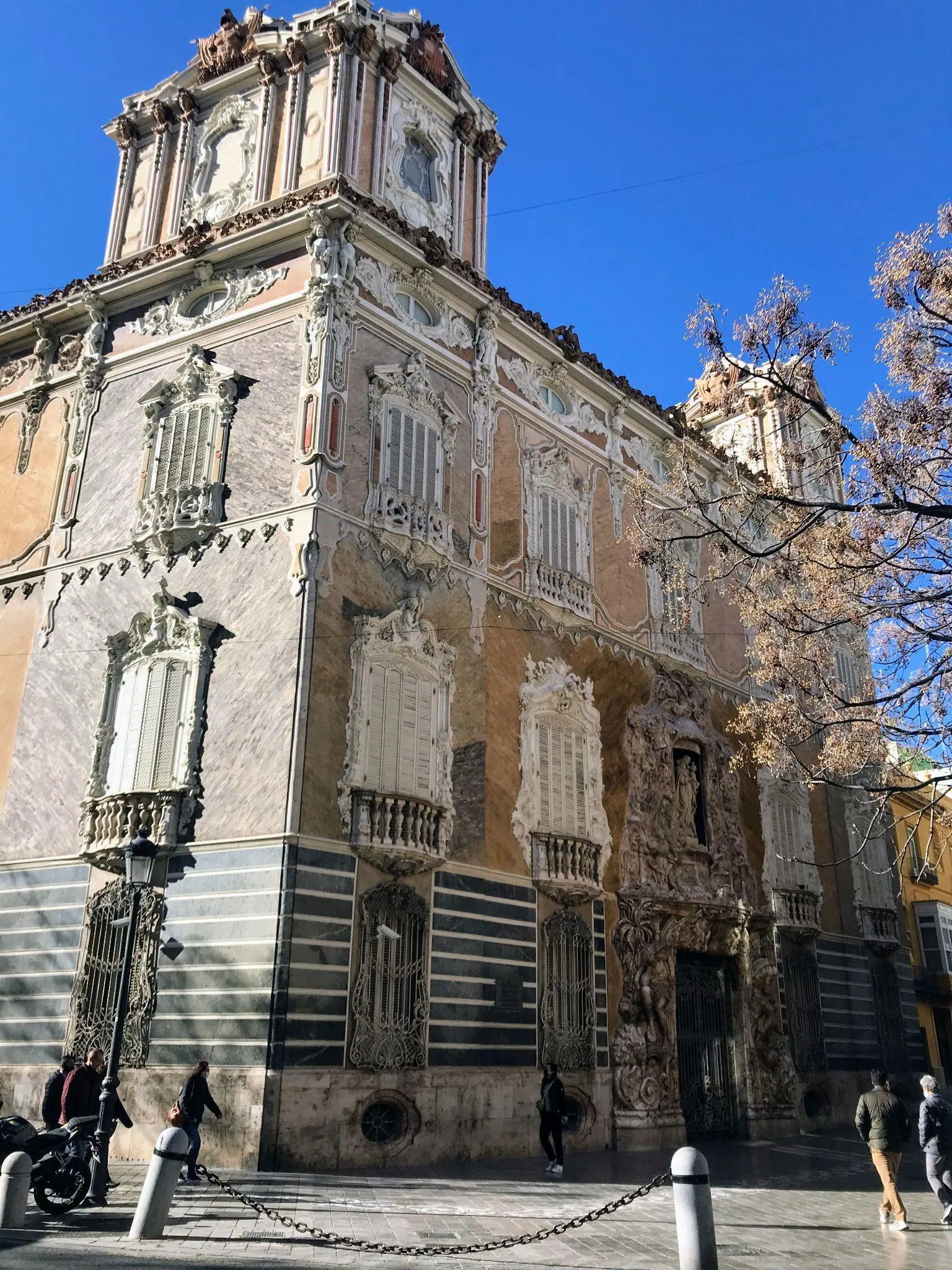 Portada barroca de alabastro esculpido en el Palacio del Marqués de Dos Aguas